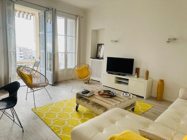 Roi Apartment *